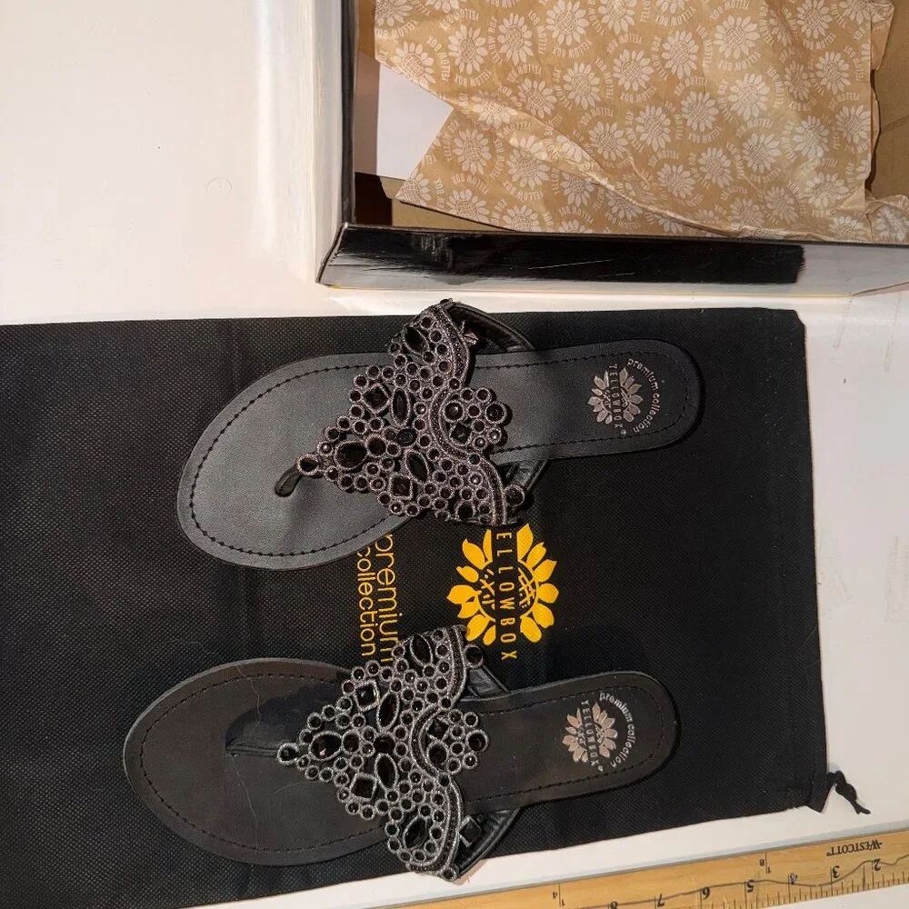 Yellow Box Pamee Black Embellished Thong Sandals Women’s Size 8 - Picture 2 of 8